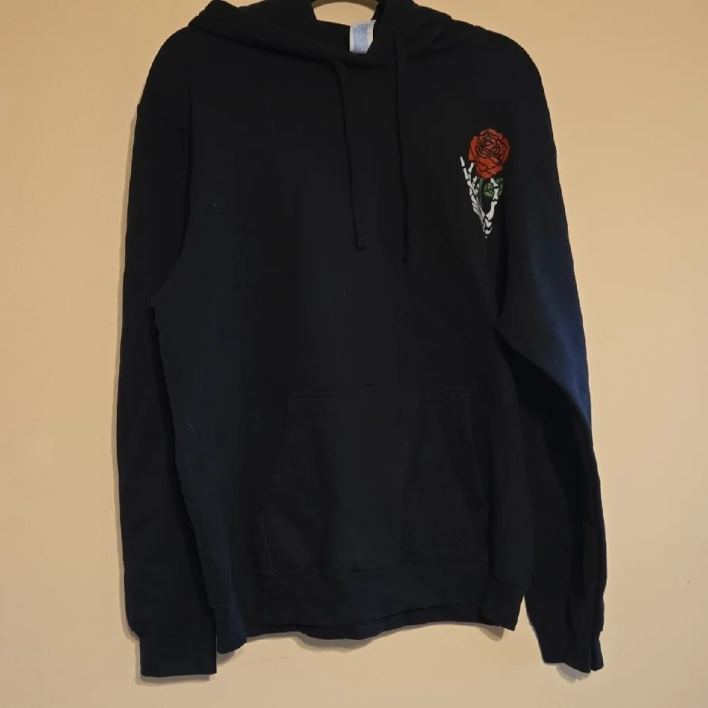 Port and Company Unisex Black and Red Pullover Hooded Sweatshirt. P2P 23